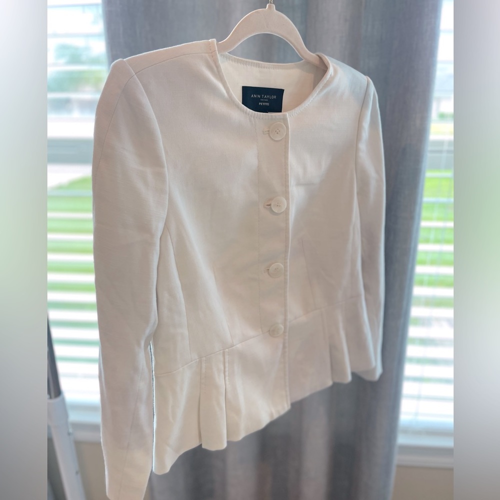 Ann Taylor white Linen Peplum jacket. Size 6 Petite